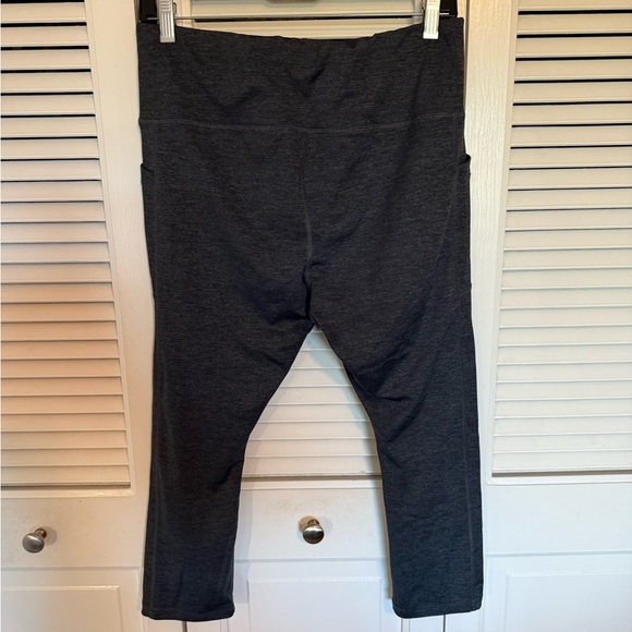 Avis Black cropped Yoga Pants with side pockets - Picture 4 of 4